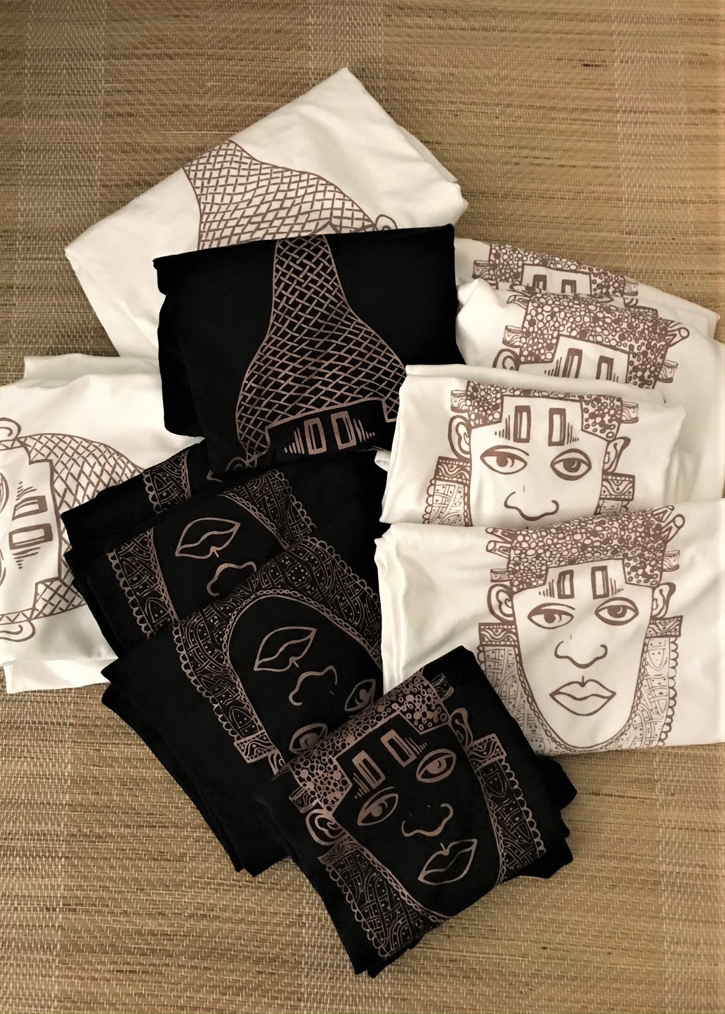 IDIA ART EARTH POSITIVE TEE- BLACK ON WHITE