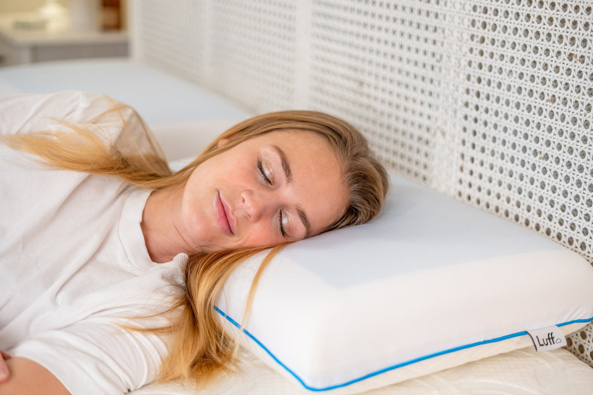The Mayfair Cooling Gel Pillow – view 3