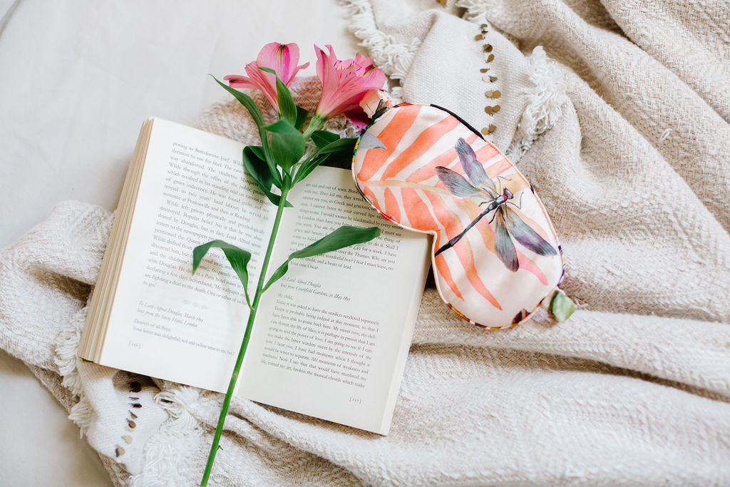 Silk eye mask with tropical floral print designs – view 7