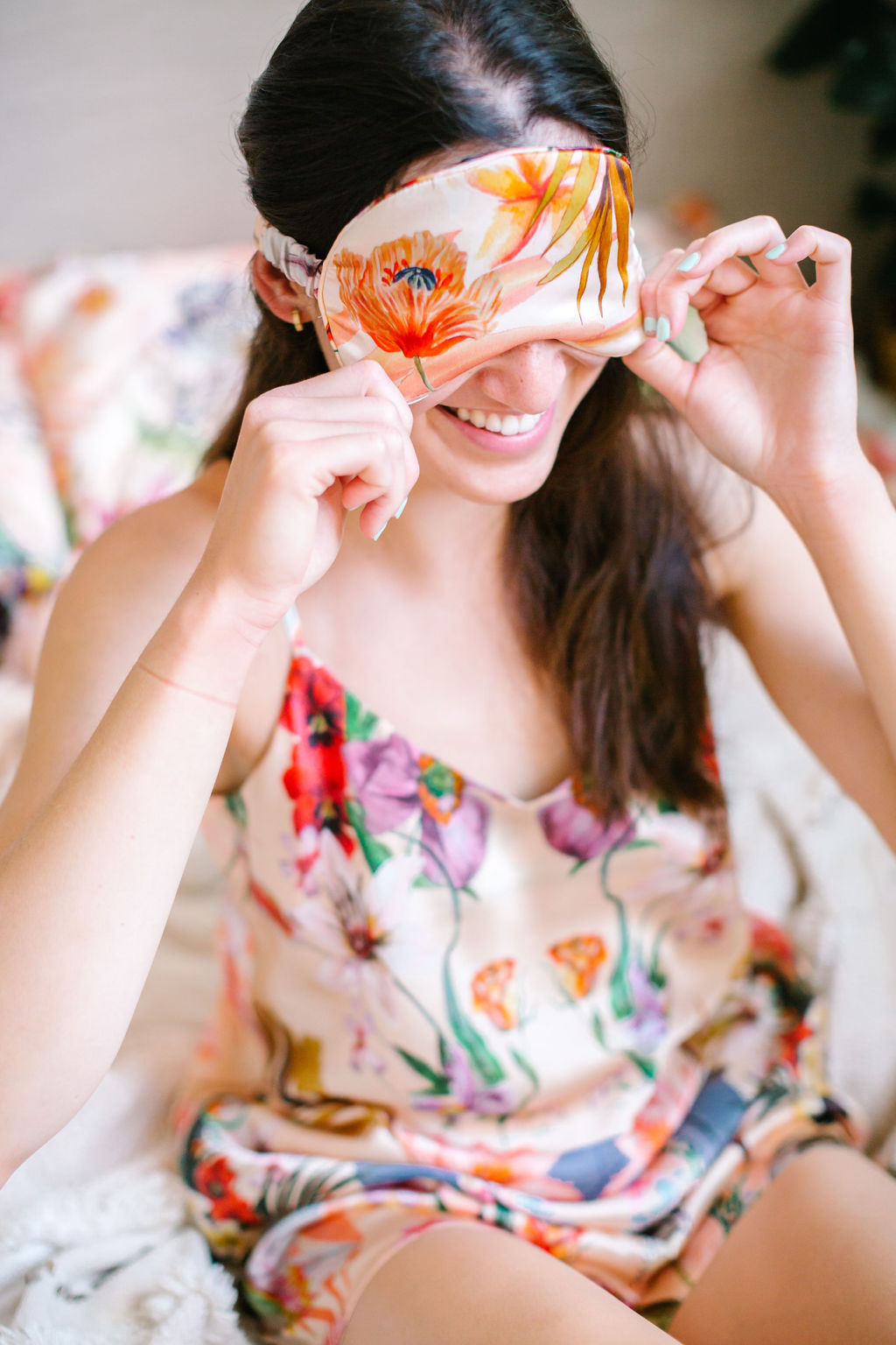 Silk eye mask with tropical floral print designs – view 3