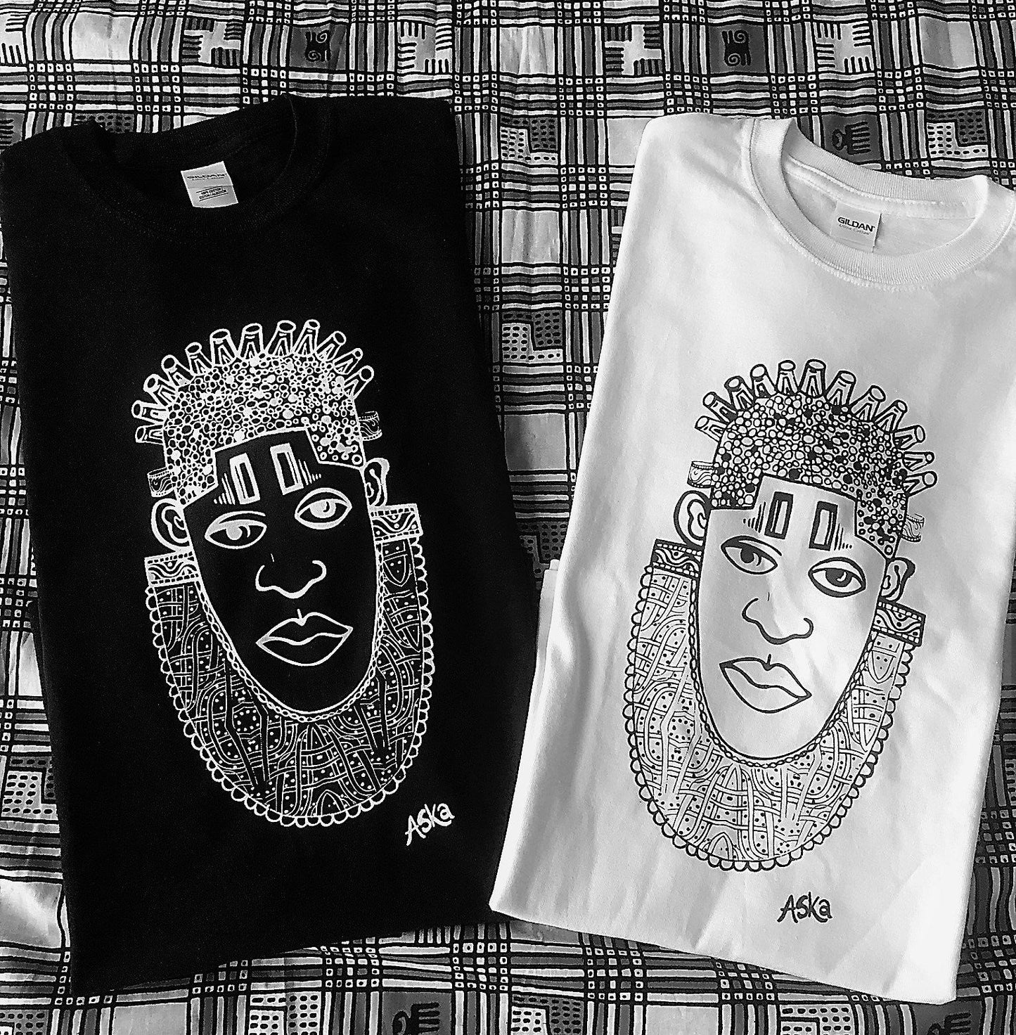 IDIA ART EARTH POSITIVE TEE- WHITE ON BLACK