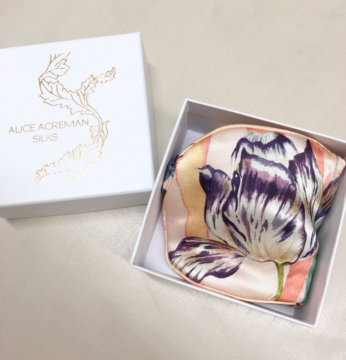 Silk eye mask with tropical floral print designs – view 10