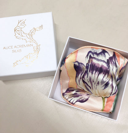 Silk eye mask with tropical floral print designs – view 10